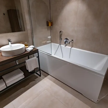 Monumenti Heritage Hotel&resort 5* 普拉